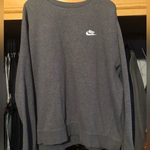 This is a men’s XL Nike crew neck
